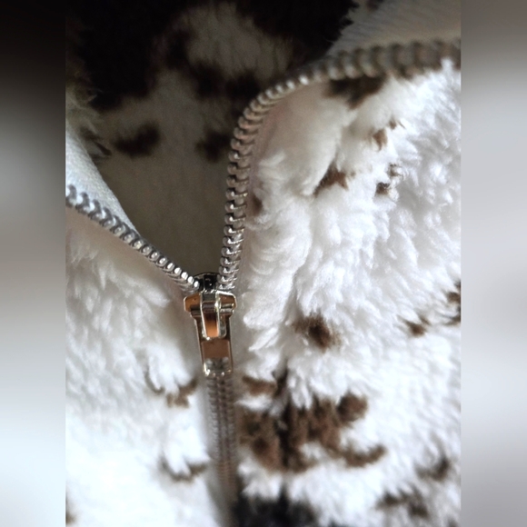 NWOT Women's Cow Print Fleece Vest - Picture 2 of 3